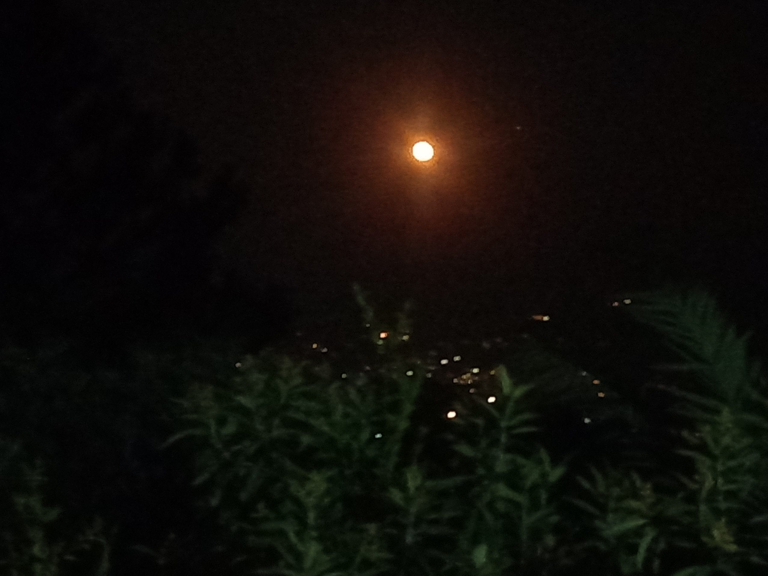 القمر الغاضب