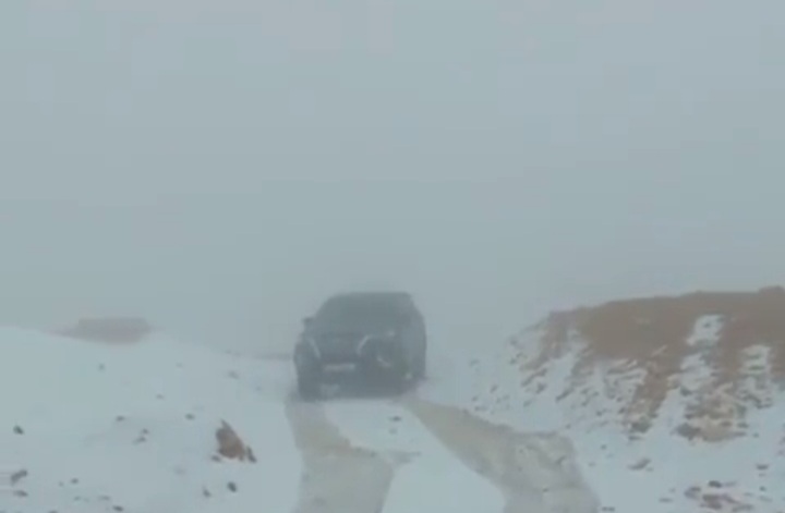 تباشير موسم الثلوج على قمم لبنان – بالصورة