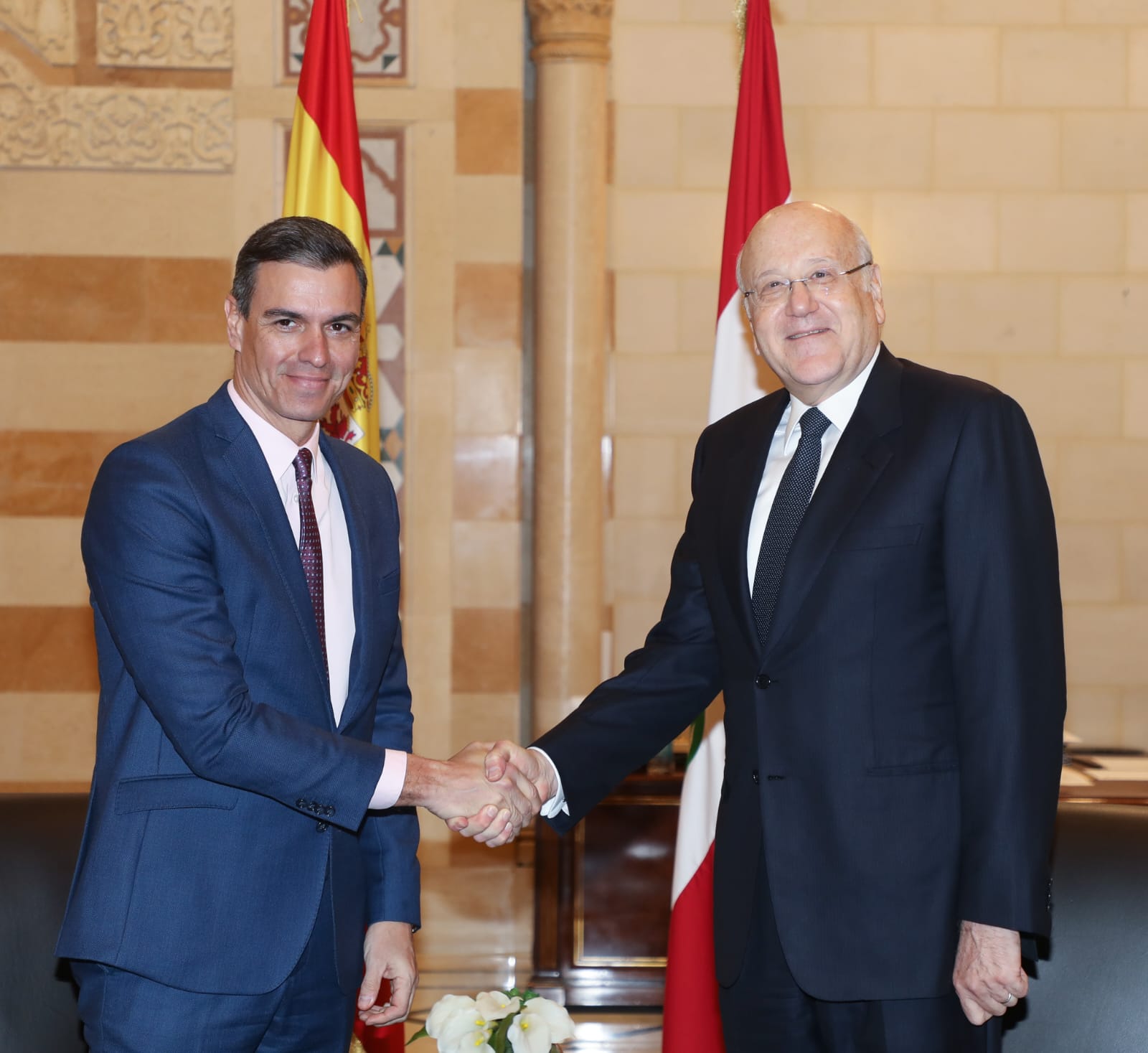 بالصور -وصول رئيس وزراء اسبانيا الى السراي الحكومي وبدء اجتماعه مع رئيس الحكومة نجيب ميقاتي