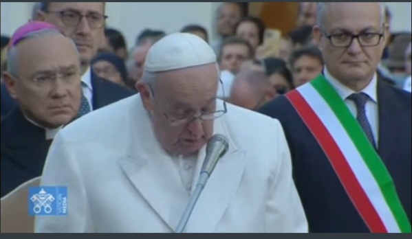 البابا فرنسيس يبكي ضحايا اوكرانيا – بالفيديو