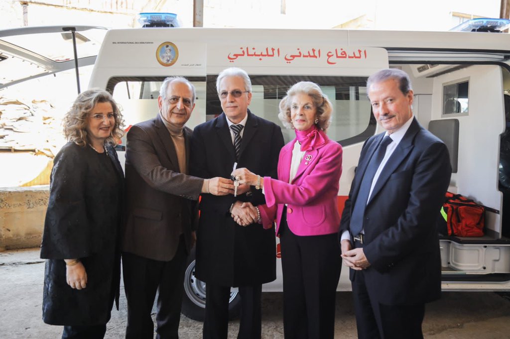 المديرية العامة للدفاع المدني تتسلّم سيارة إسعافمقدّمة من اللجنة المنظمة للإحتفال الدولي للمبتدئات