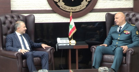 “الشرق الأوسط”: “الحرب” الدائرة بين باسيل وقائد الجيش لن تتوقف إلا مع إنجاز الإستحقاق الرئاسي