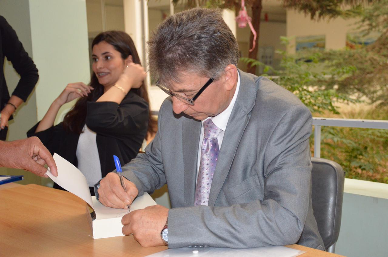 خالد حبلص يوقع كتابه العلاقات العربية الفارسية خلال القرنين الأول و الثاني الهجريين