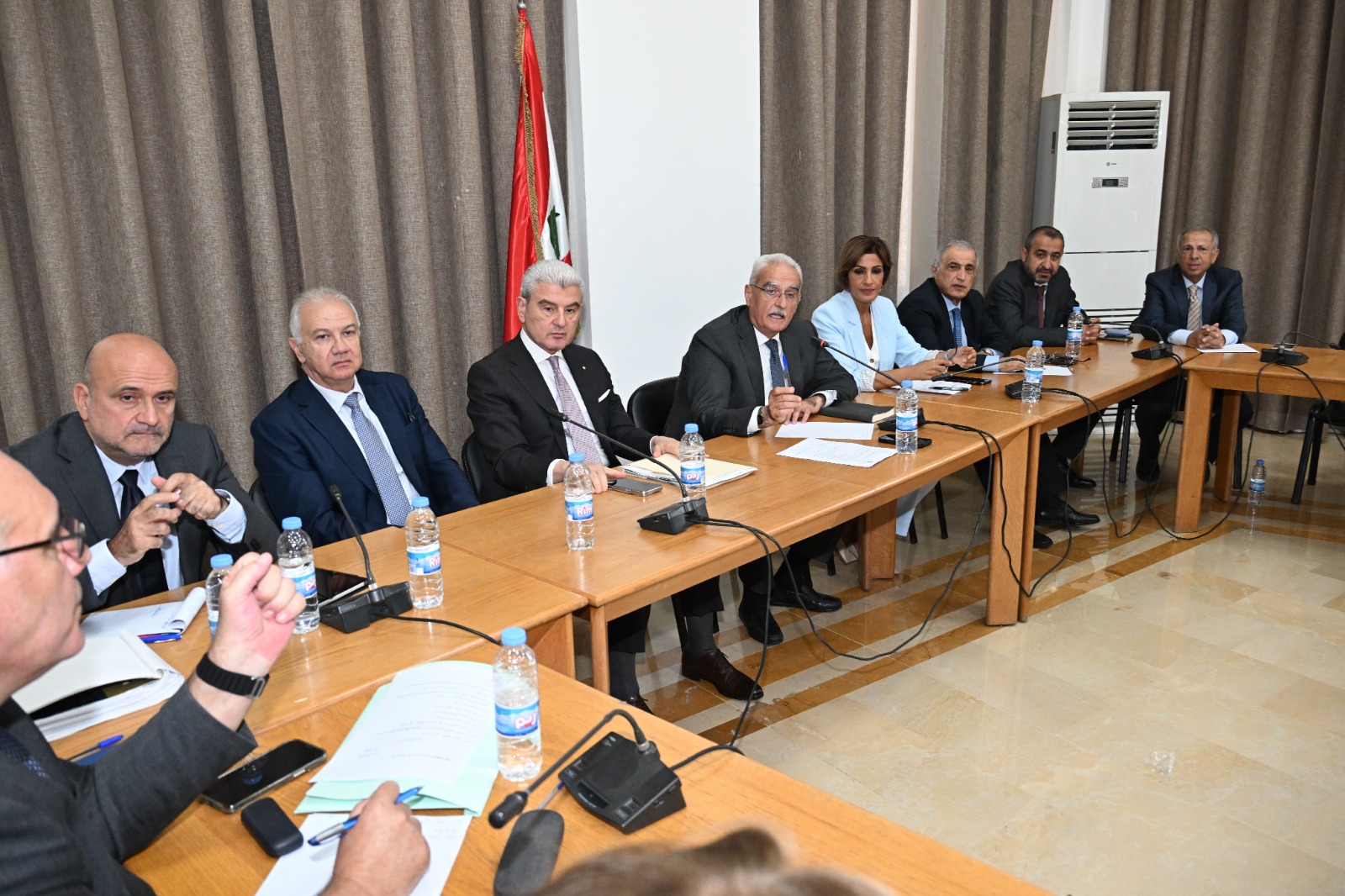 ابي رميا بعد اجتماع لجنة البيئة : لالتزام شركات الترابة بالمعايير البيئية ولضرب السوق السوداء للإسمنت