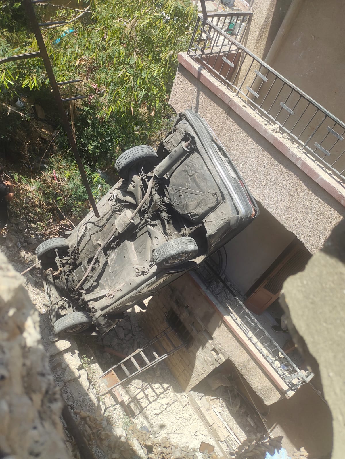 انقلبت وحطت رحالها على شرفة