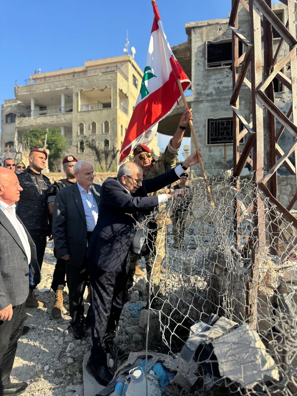 رئيس الحكومة من الجنوب : عودة الحياة إلى الجنوب ليست مجرد شعار بل هي هدف وطني تلتزم به الدولة