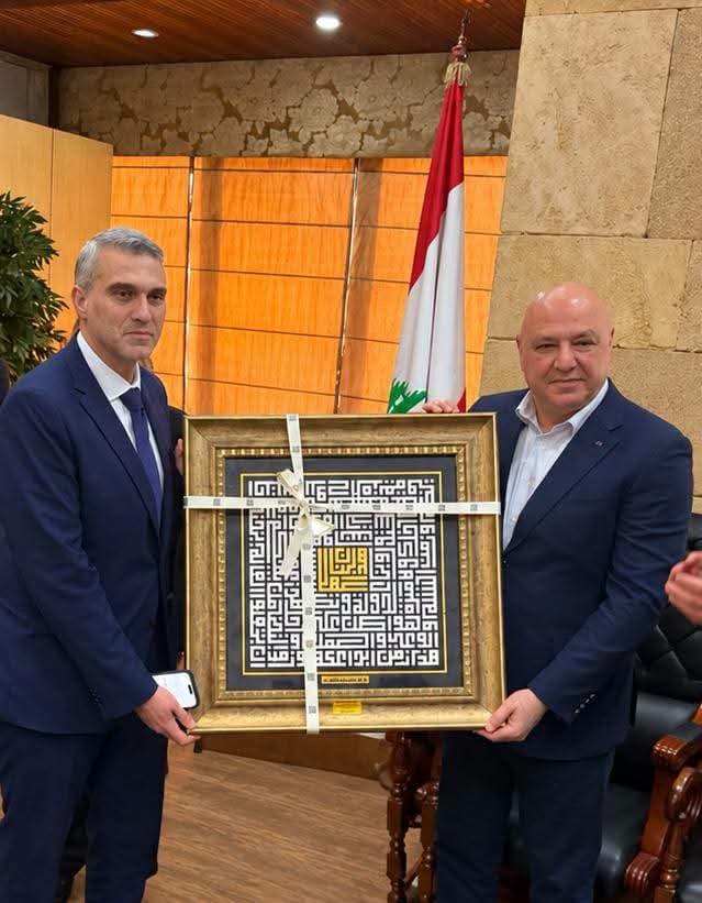 كريمة يقدّم للرئيس جوزاف عون لوحتين فنيتين خلال زيارته إلى طرابلس