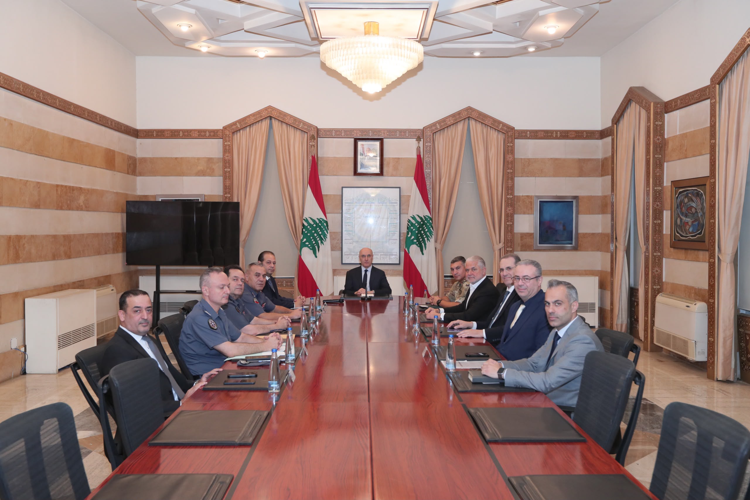الوزير الحجار: الأجهزة الأمنية جاهزة لتأمين انطلاقة وتشغيل مطار القليعات